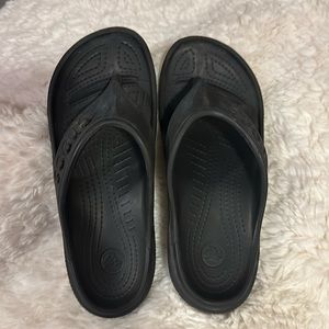 Crocs Flip Flops YOUTH SIZE 12/13 - BLACK GREAT USED CONDITION